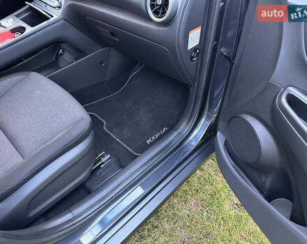 Сірий Хендай Kona Electric, об'ємом двигуна 0 л та пробігом 23 тис. км за 17900 $, фото 10 на Automoto.ua