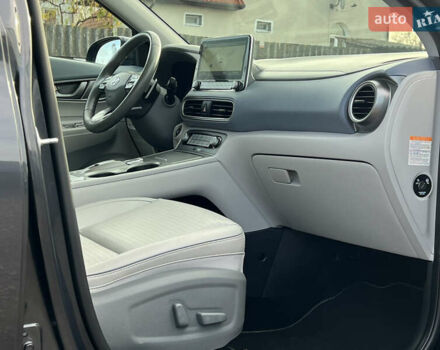 Серый Хендай Kona Electric, объемом двигателя 0 л и пробегом 72 тыс. км за 20154 $, фото 44 на Automoto.ua