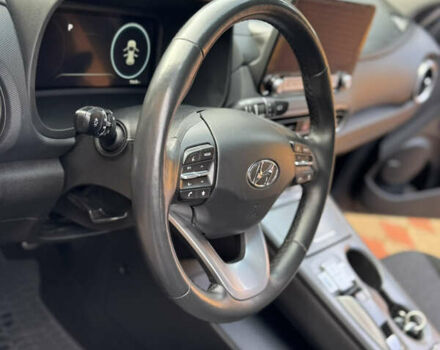 Серый Хендай Kona Electric, объемом двигателя 0 л и пробегом 77 тыс. км за 15999 $, фото 26 на Automoto.ua