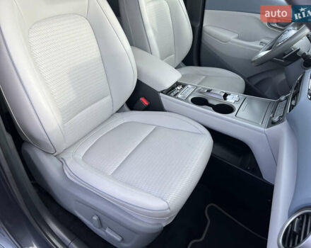 Серый Хендай Kona Electric, объемом двигателя 0 л и пробегом 72 тыс. км за 20154 $, фото 46 на Automoto.ua