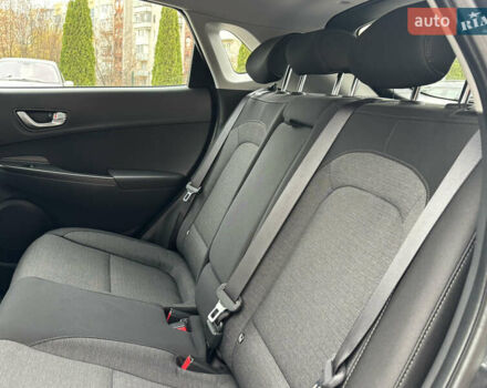 Сірий Хендай Kona Electric, об'ємом двигуна 0 л та пробігом 52 тис. км за 16450 $, фото 49 на Automoto.ua