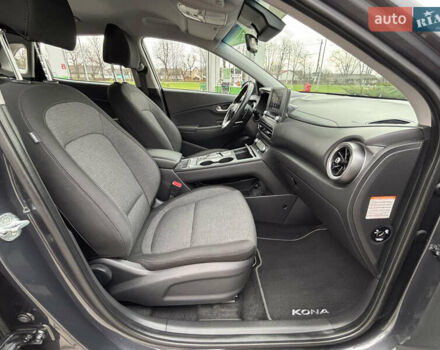 Сірий Хендай Kona Electric, об'ємом двигуна 0 л та пробігом 52 тис. км за 16450 $, фото 65 на Automoto.ua