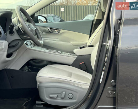 Серый Хендай Kona Electric, объемом двигателя 0 л и пробегом 72 тыс. км за 20154 $, фото 28 на Automoto.ua