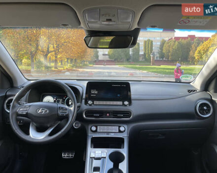 Серый Хендай Kona Electric, объемом двигателя 0 л и пробегом 48 тыс. км за 17390 $, фото 23 на Automoto.ua