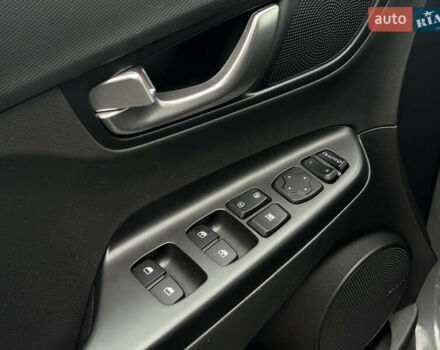 Серый Хендай Kona Electric, объемом двигателя 0 л и пробегом 65 тыс. км за 17999 $, фото 21 на Automoto.ua