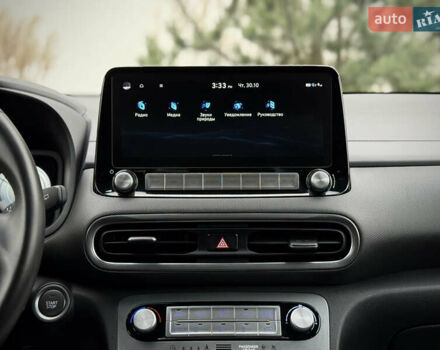 Серый Хендай Kona Electric, объемом двигателя 0 л и пробегом 87 тыс. км за 19552 $, фото 98 на Automoto.ua