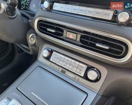 Серый Хендай Kona Electric, объемом двигателя 0 л и пробегом 42 тыс. км за 21500 $, фото 34 на Automoto.ua