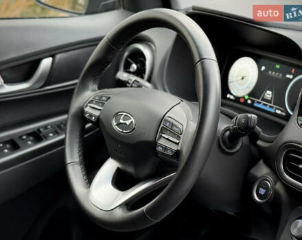 Серый Хендай Kona Electric, объемом двигателя 0 л и пробегом 87 тыс. км за 19552 $, фото 74 на Automoto.ua