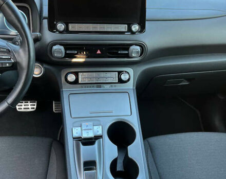 Серый Хендай Kona Electric, объемом двигателя 0 л и пробегом 30 тыс. км за 18000 $, фото 9 на Automoto.ua