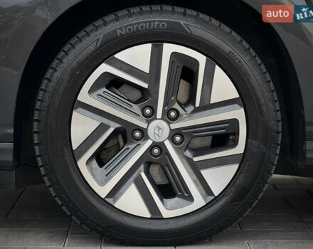 Серый Хендай Kona Electric, объемом двигателя 0 л и пробегом 87 тыс. км за 19552 $, фото 50 на Automoto.ua