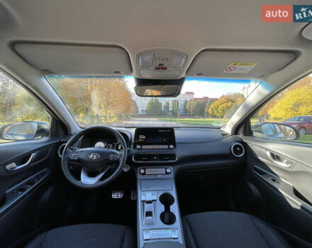 Серый Хендай Kona Electric, объемом двигателя 0 л и пробегом 48 тыс. км за 17390 $, фото 32 на Automoto.ua