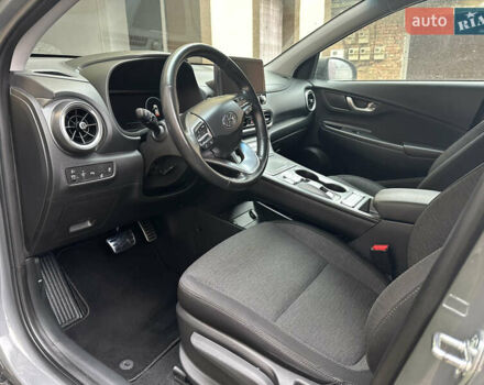 Сірий Хендай Kona Electric, об'ємом двигуна 0 л та пробігом 44 тис. км за 17600 $, фото 16 на Automoto.ua