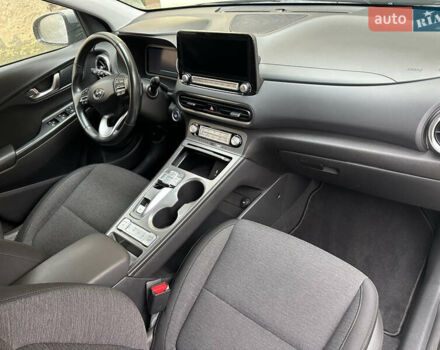 Сірий Хендай Kona Electric, об'ємом двигуна 0 л та пробігом 44 тис. км за 17600 $, фото 35 на Automoto.ua