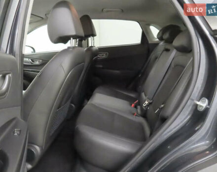 Серый Хендай Kona Electric, объемом двигателя 0 л и пробегом 130 тыс. км за 17950 $, фото 5 на Automoto.ua