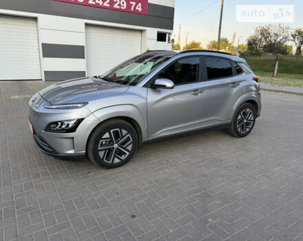 Серый Хендай Kona Electric, объемом двигателя 0 л и пробегом 9 тыс. км за 23900 $, фото 4 на Automoto.ua