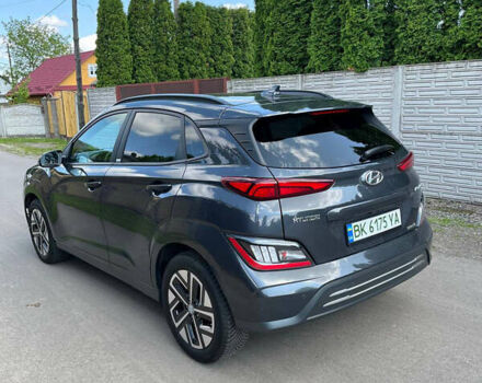 Серый Хендай Kona Electric, объемом двигателя 0 л и пробегом 30 тыс. км за 18000 $, фото 2 на Automoto.ua