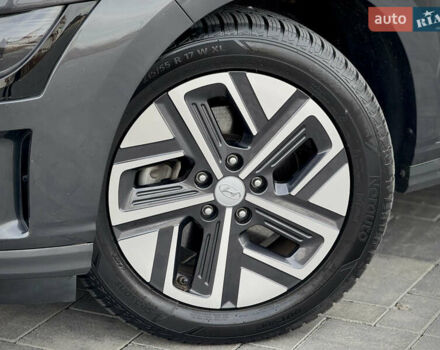 Серый Хендай Kona Electric, объемом двигателя 0 л и пробегом 87 тыс. км за 19552 $, фото 11 на Automoto.ua