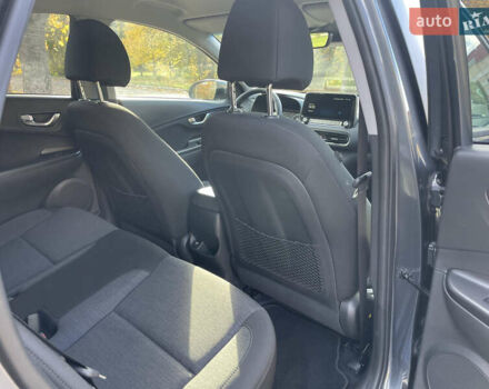 Серый Хендай Kona Electric, объемом двигателя 0 л и пробегом 48 тыс. км за 17390 $, фото 18 на Automoto.ua