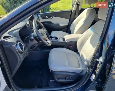 Серый Хендай Kona Electric, объемом двигателя 0 л и пробегом 42 тыс. км за 21500 $, фото 10 на Automoto.ua