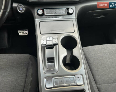 Сірий Хендай Kona Electric, об'ємом двигуна 0 л та пробігом 44 тис. км за 17600 $, фото 40 на Automoto.ua