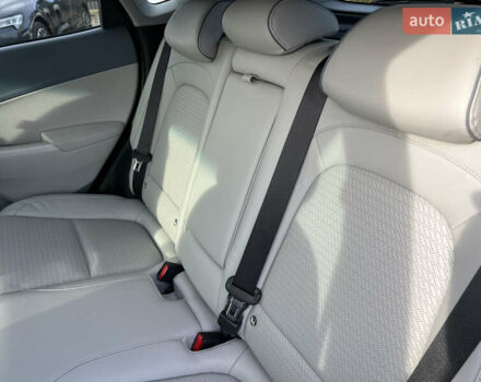 Серый Хендай Kona Electric, объемом двигателя 0 л и пробегом 72 тыс. км за 20154 $, фото 34 на Automoto.ua