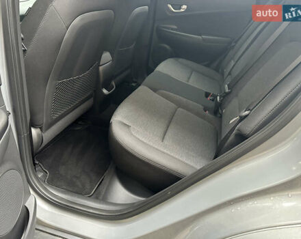 Сірий Хендай Kona Electric, об'ємом двигуна 0 л та пробігом 44 тис. км за 17600 $, фото 44 на Automoto.ua