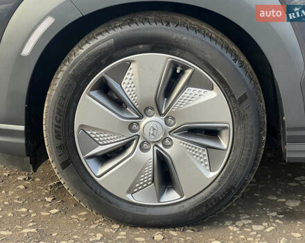 Серый Хендай Kona Electric, объемом двигателя 0 л и пробегом 72 тыс. км за 20154 $, фото 23 на Automoto.ua