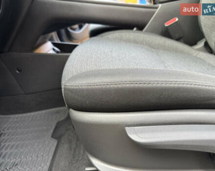 Серый Хендай Kona Electric, объемом двигателя 0 л и пробегом 77 тыс. км за 15999 $, фото 27 на Automoto.ua