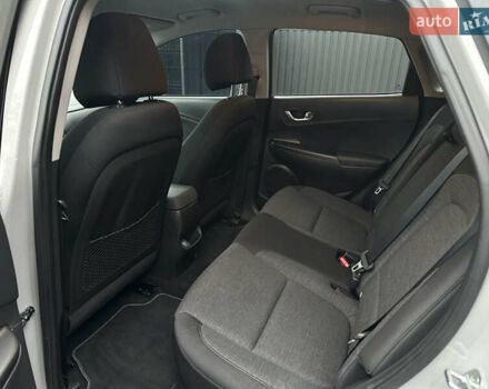 Серый Хендай Kona Electric, объемом двигателя 0 л и пробегом 63 тыс. км за 17900 $, фото 32 на Automoto.ua