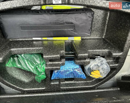 Серый Хендай Kona Electric, объемом двигателя 0 л и пробегом 63 тыс. км за 18450 $, фото 41 на Automoto.ua