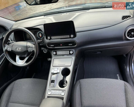 Серый Хендай Kona Electric, объемом двигателя 0 л и пробегом 77 тыс. км за 15999 $, фото 34 на Automoto.ua