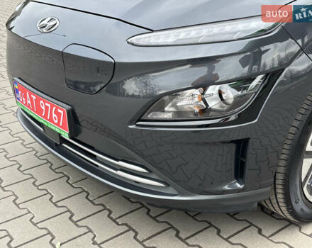Сірий Хендай Kona Electric, об'ємом двигуна 0 л та пробігом 52 тис. км за 16450 $, фото 20 на Automoto.ua