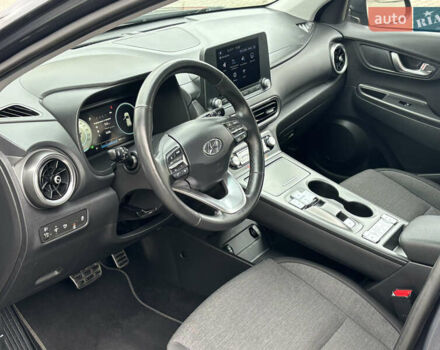 Сірий Хендай Kona Electric, об'ємом двигуна 0 л та пробігом 52 тис. км за 16450 $, фото 24 на Automoto.ua