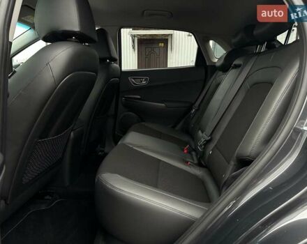 Серый Хендай Kona Electric, объемом двигателя 0 л и пробегом 65 тыс. км за 19900 $, фото 80 на Automoto.ua