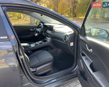 Серый Хендай Kona Electric, объемом двигателя 0 л и пробегом 48 тыс. км за 17390 $, фото 21 на Automoto.ua