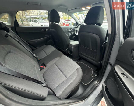 Серый Хендай Kona Electric, объемом двигателя 0 л и пробегом 65 тыс. км за 17999 $, фото 39 на Automoto.ua