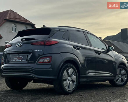 Серый Хендай Kona Electric, объемом двигателя 0 л и пробегом 72 тыс. км за 20154 $, фото 7 на Automoto.ua