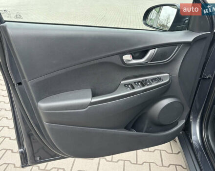 Сірий Хендай Kona Electric, об'ємом двигуна 0 л та пробігом 52 тис. км за 16450 $, фото 26 на Automoto.ua