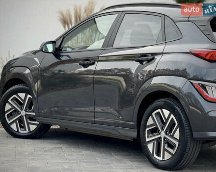 Серый Хендай Kona Electric, объемом двигателя 0 л и пробегом 87 тыс. км за 19552 $, фото 30 на Automoto.ua