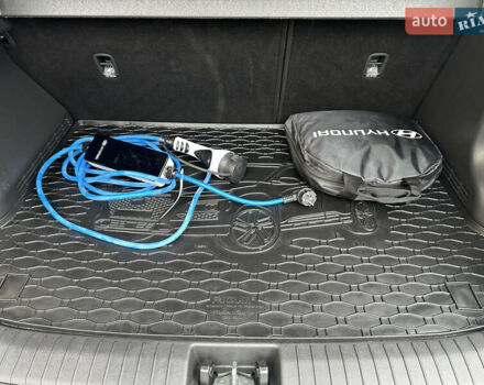 Сірий Хендай Kona Electric, об'ємом двигуна 0 л та пробігом 44 тис. км за 17600 $, фото 38 на Automoto.ua