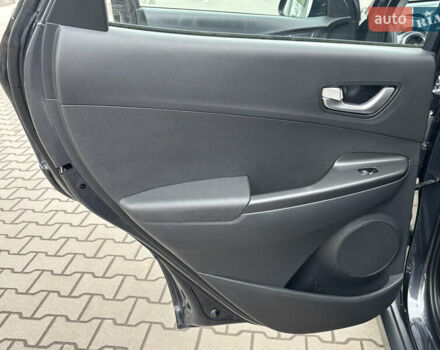 Сірий Хендай Kona Electric, об'ємом двигуна 0 л та пробігом 52 тис. км за 16450 $, фото 50 на Automoto.ua