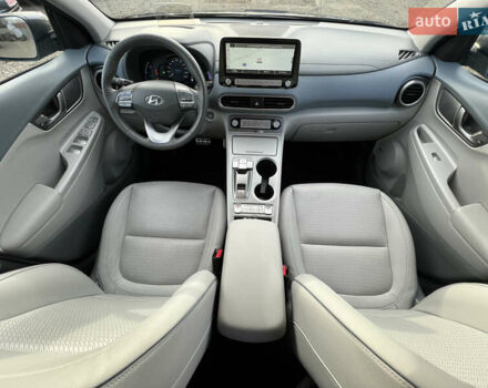 Серый Хендай Kona Electric, объемом двигателя 0 л и пробегом 72 тыс. км за 20154 $, фото 52 на Automoto.ua