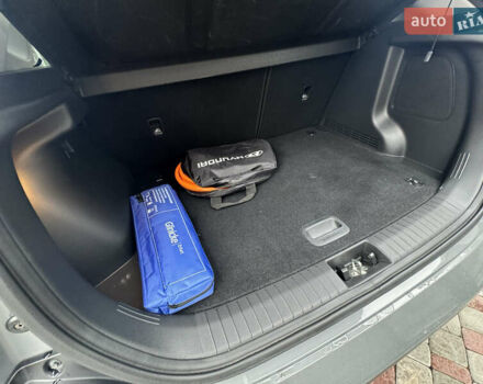 Серый Хендай Kona Electric, объемом двигателя 0 л и пробегом 65 тыс. км за 17999 $, фото 37 на Automoto.ua