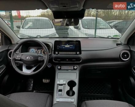 Сірий Хендай Kona Electric, об'ємом двигуна 0 л та пробігом 47 тис. км за 17355 $, фото 40 на Automoto.ua