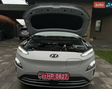 Серый Хендай Kona Electric, объемом двигателя 0 л и пробегом 63 тыс. км за 17900 $, фото 11 на Automoto.ua