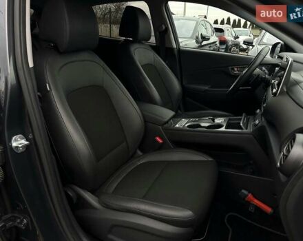 Серый Хендай Kona Electric, объемом двигателя 0 л и пробегом 65 тыс. км за 19900 $, фото 87 на Automoto.ua