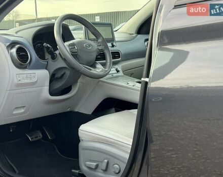 Серый Хендай Kona Electric, объемом двигателя 0 л и пробегом 72 тыс. км за 20154 $, фото 27 на Automoto.ua