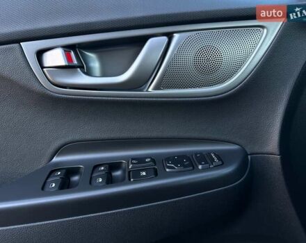 Сірий Хендай Kona Electric, об'ємом двигуна 0 л та пробігом 83 тис. км за 19900 $, фото 46 на Automoto.ua