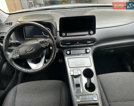 Сірий Хендай Kona Electric, об'ємом двигуна 0 л та пробігом 44 тис. км за 17600 $, фото 41 на Automoto.ua