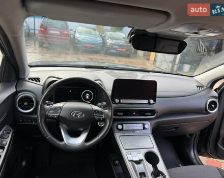 Серый Хендай Kona Electric, объемом двигателя 0 л и пробегом 77 тыс. км за 15999 $, фото 30 на Automoto.ua
